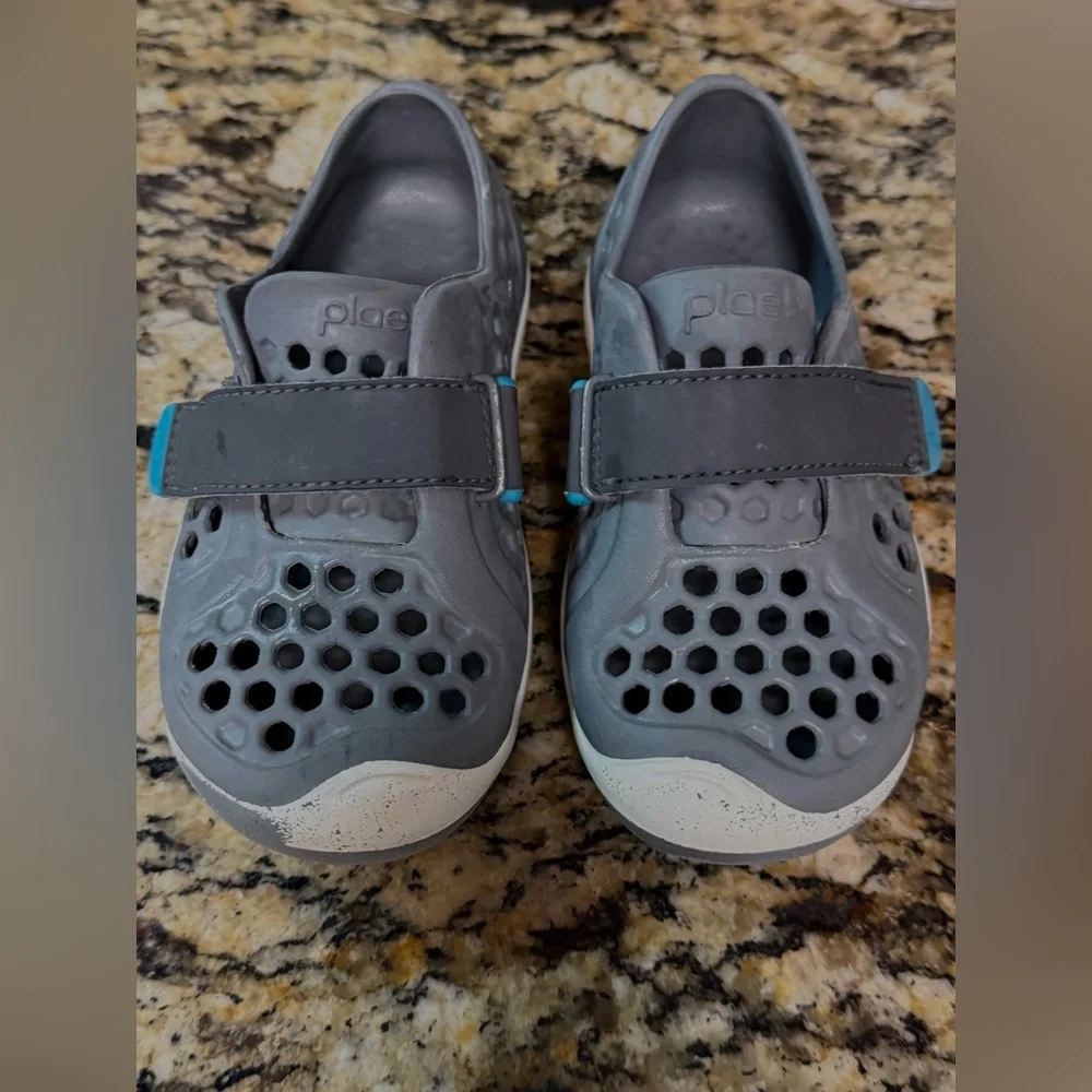 Plae Mimo Water Shoes Toddler Boy's Size 9 Gray Slip Resistant Adjustable